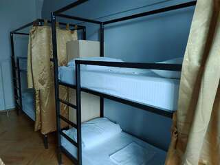 Гостиница Bla Bla Hostel Rostov Ростов-на-Дону Нижнее место в женском 6ти местном номере №406-2