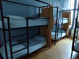 Гостиница Bla Bla Hostel Rostov Ростов-на-Дону Верхнее место в женском 6-местном номере №412-5