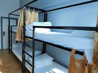 Гостиница Bla Bla Hostel Rostov Ростов-на-Дону Верхнее место в общем 8ми местном номере №407-2