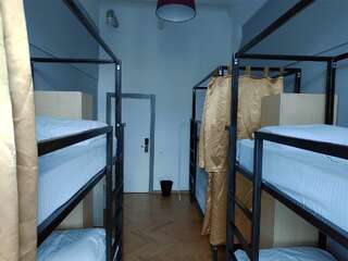 Гостиница Bla Bla Hostel Rostov Ростов-на-Дону Верхнее место в женском 6-местном номере №412-3